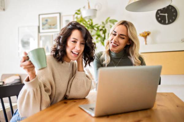 دلیل پشت سرتان حرف زدن