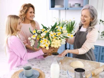 مادر و دو دختر خود
