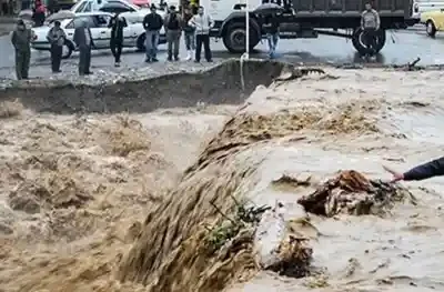 سیل و کمک مردم به هم