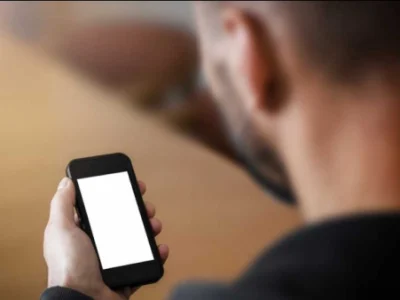استفاده از دو گوشی چه چیزی را نشان میدهد؟