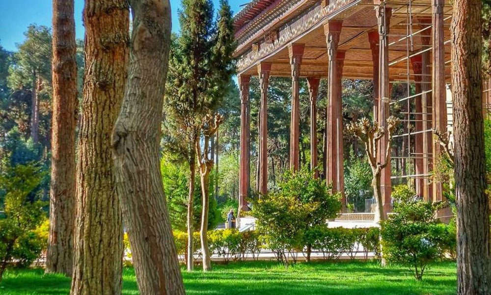 حفاظت ویژه از درختان ۴۰۰ ساله چهلستون اصفهان