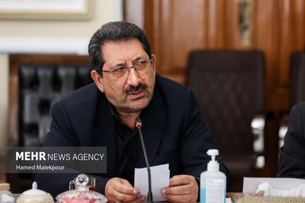 اتابک اعلام کرد: افزایش تولید خودرو در سال جاری با تأمین برق و فولاد امکانپذیر است